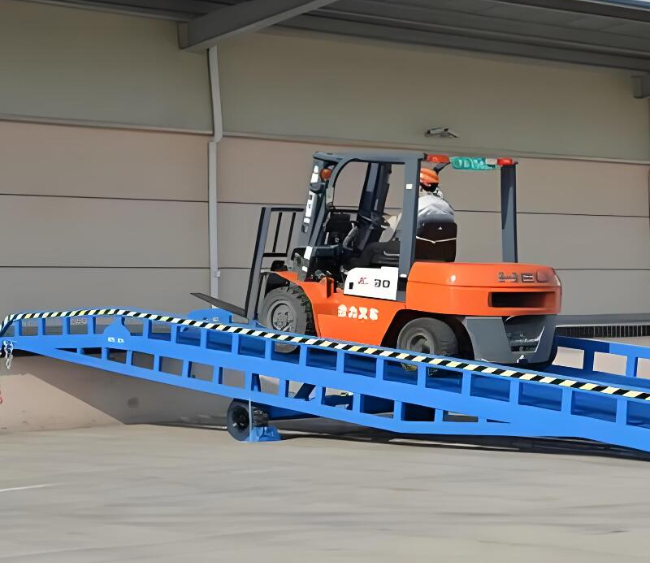 佛罗镇移动式卸货平台（叉车用）